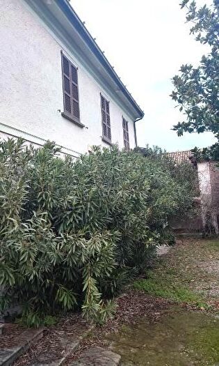 Casa con 15 locali in vendita in Stradella