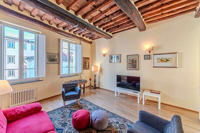 Appartamento in affitto in Via Elisa, Lucca