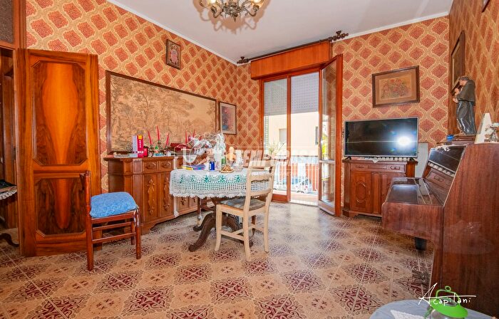 Appartamento quadrilocale in vendita in Via Carlo Barabino, Modena