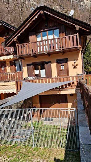 Casa trilocale in vendita in Via Agostino Zanzola Campertogno Vercelli, Campertogno