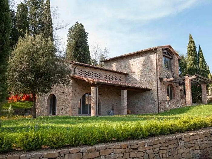 Casa con 5 locali in vendita in Volterra