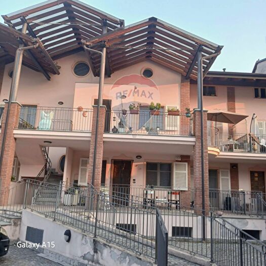 Casa con 5 locali in vendita in Via Battisti, Montanaro