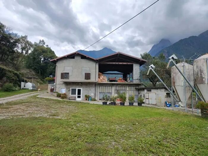 Casa con 5 locali in vendita in Sonico