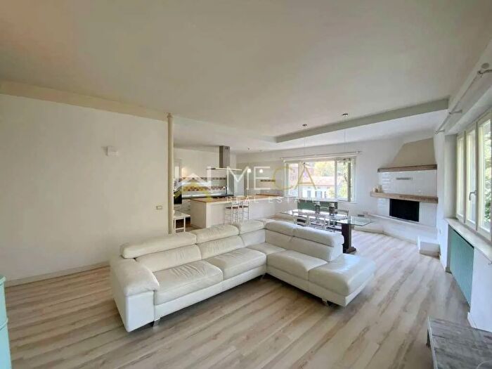 Appartamento quadrilocale in vendita in Piazza Primo Vezzulli, Roe Volciano