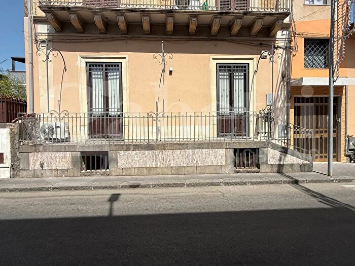 Appartamento quadrilocale in vendita in Via Firenze Cannizzaro, Aci Castello