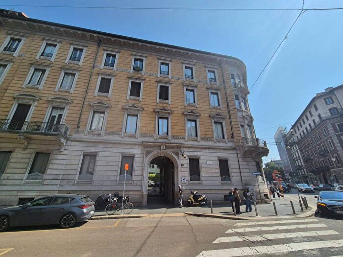 Casa trilocale in affitto in Via Giacomo Leopardi, Vincenzo Monti, Milano