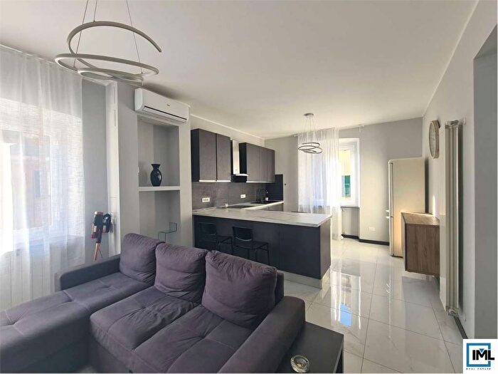 Appartamento con 6 locali in affitto in Via Venezia, Dinegro, Genova