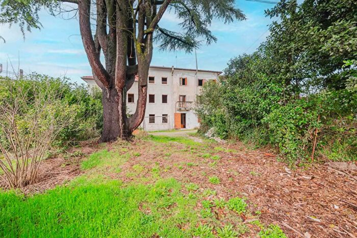 Casa con 9 locali in vendita in San Pietro di Feletto, San Pietro Di Feletto