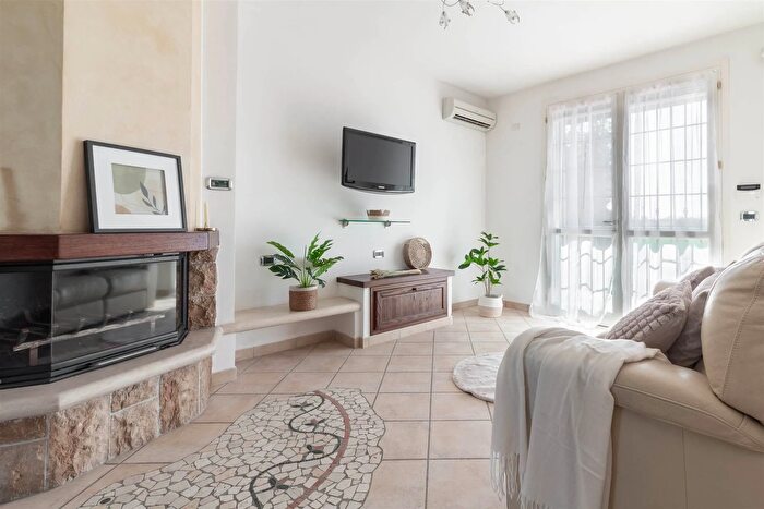 Casa con 5 locali in vendita in Via Montecarbone Imola, Imola