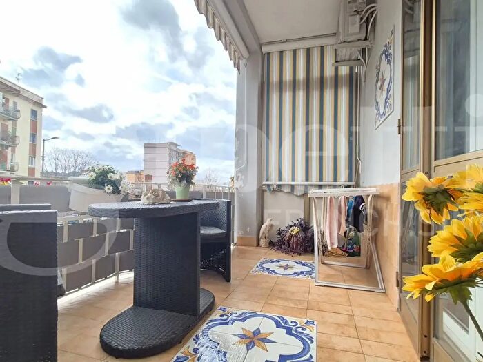 Appartamento trilocale in vendita in Via Diocleziano, Napoli