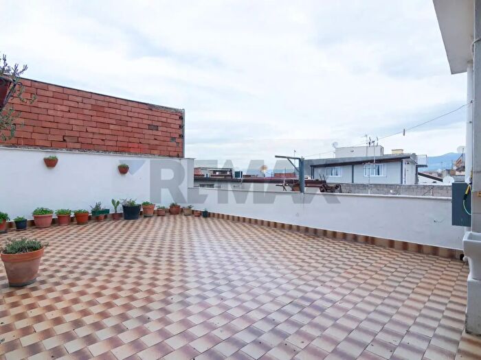 Casa con 6 locali in vendita in Via Gessai, Paterno