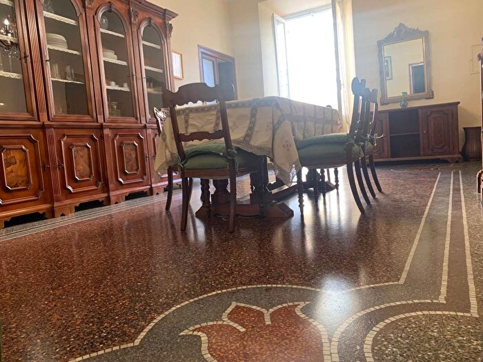 Appartamento quadrilocale in affitto in Piazza della Cattedrale, Centro, Noli