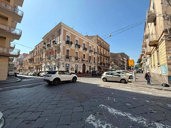 Appartamento trilocale in vendita in Via Ruggero Settimo, Catania