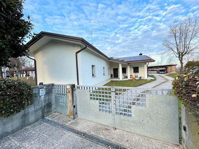 Casa con 5 locali in vendita in Pasiano Di Pordenone