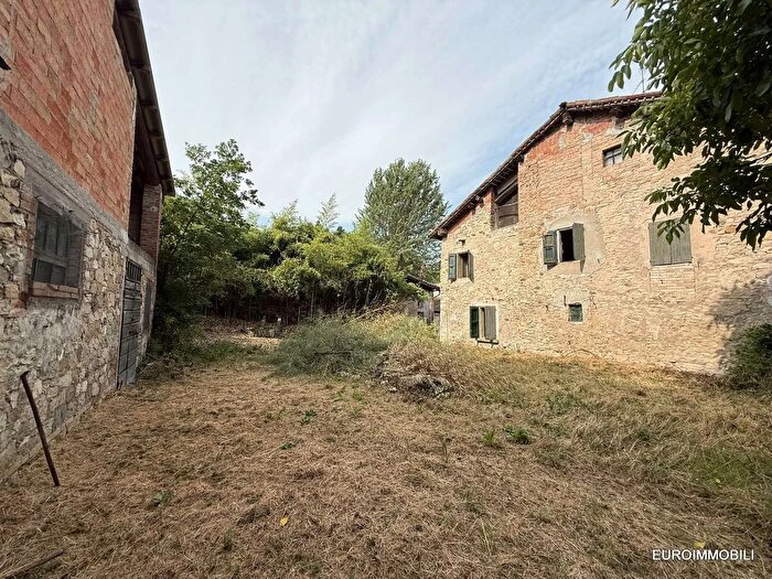 Casa con 8 locali in vendita in Via Cadorio, San Polo DEnza