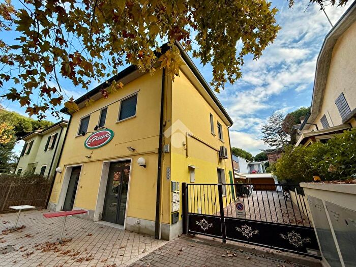 Appartamento trilocale in vendita in Viale IV Novembre, Ravenna