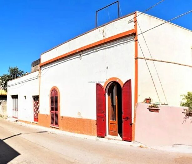 Casa con 8 locali in vendita in Alessano
