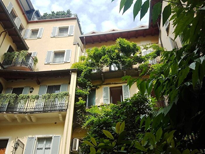 Appartamento bilocale in affitto in Via Cerva, Borgogna Largo Augusto, Milano