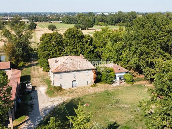 Appartamento con 10 locali in vendita in Valsamoggia