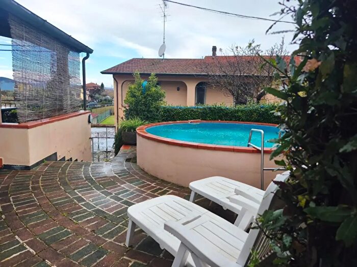 Casa con 5 locali in vendita in Castelnuovo Magra