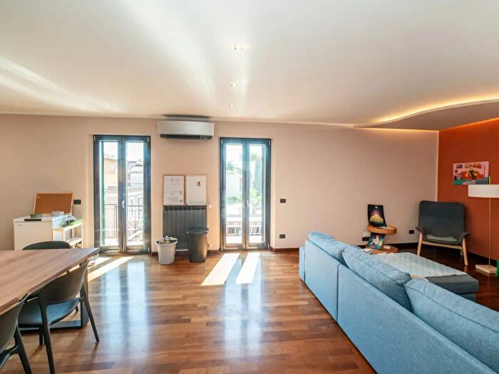 Appartamento quadrilocale in vendita in Via Corleto Perticara, Roma