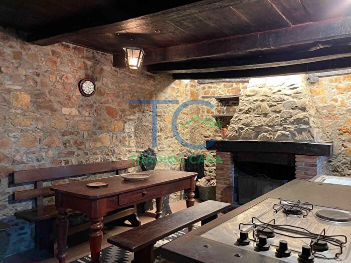 Casa con 5 locali in vendita in Località Lodola, Gropparello