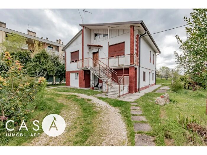 Casa quadrilocale in vendita in Forli