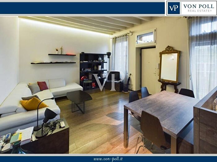 Appartamento trilocale in affitto in Via Altaguardia, Porta Romana Medaglie dOro, Milano