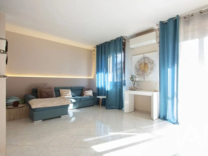 Appartamento trilocale in vendita in Via Lazzaro Spallanzani, Legnano