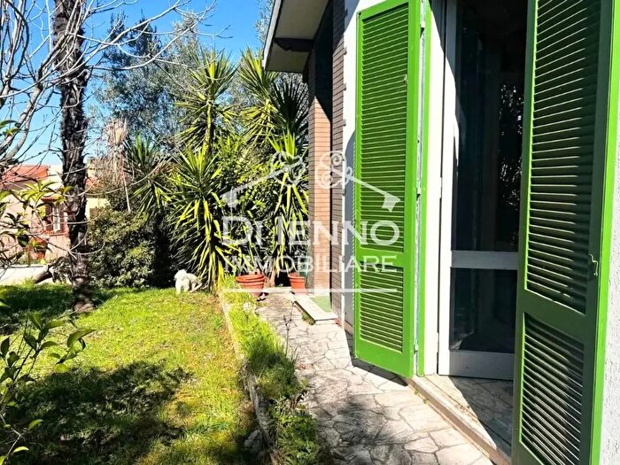 Casa con 11 locali in vendita in Fara In Sabina