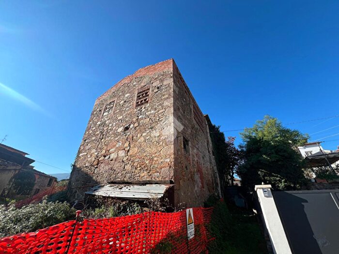 Casa bilocale in vendita in Via di San Ginese, Capannori