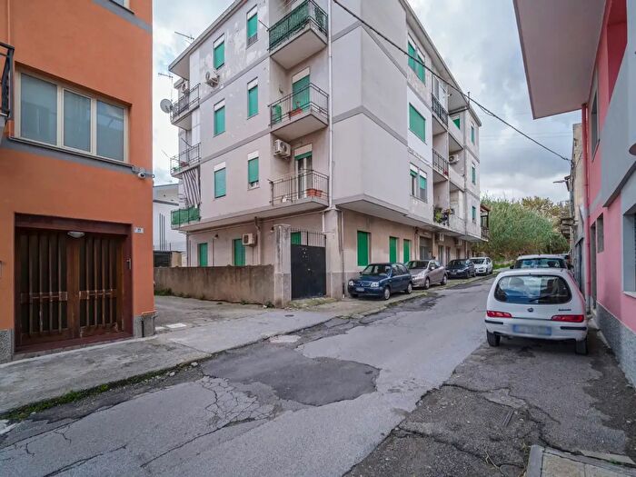 Appartamento quadrilocale in vendita in Via Nuova Santa Lucia, Messina