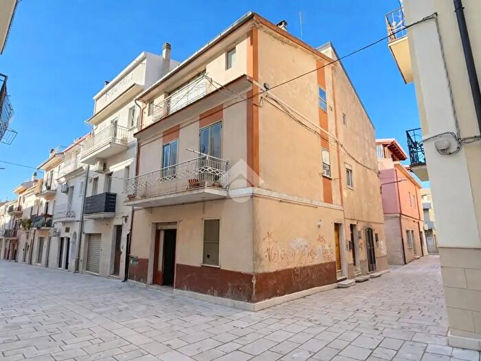 Casa con 5 locali in vendita in Via Camillo Benso di Cavour, San Giovanni Rotondo