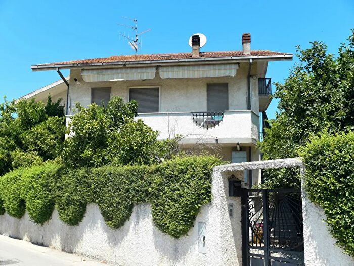 Appartamento quadrilocale in vendita in Via Senna, Montesilvano