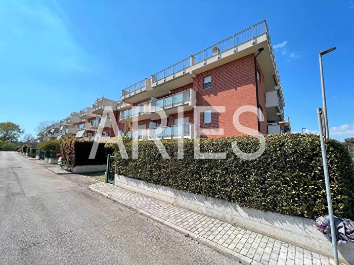 Appartamento quadrilocale in affitto in Via della Cacciuta, Infernetto, Roma