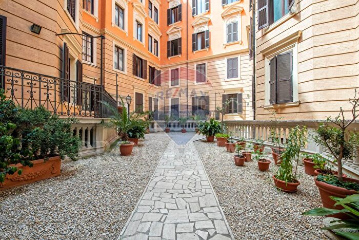 Appartamento con 5 locali in vendita in Via Angelo Brofferio, Roma