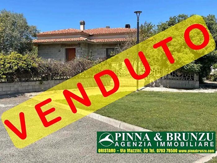 Casa con 5 locali in vendita in Via Strurzo, Nurachi