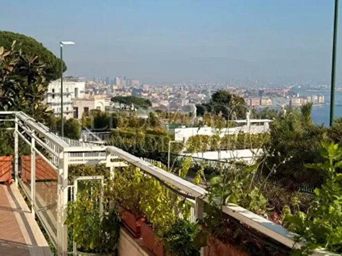 Appartamento con 5 locali in affitto in Via Scipione Capece, Napoli