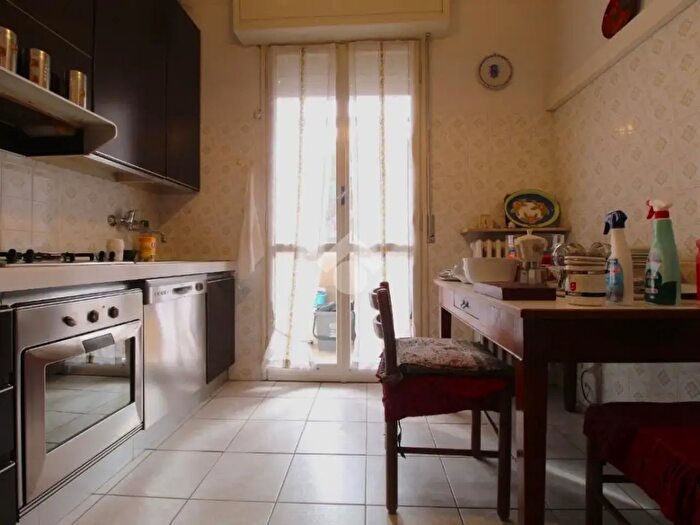 Appartamento trilocale in vendita in Piazza Zara, Reggio Emilia