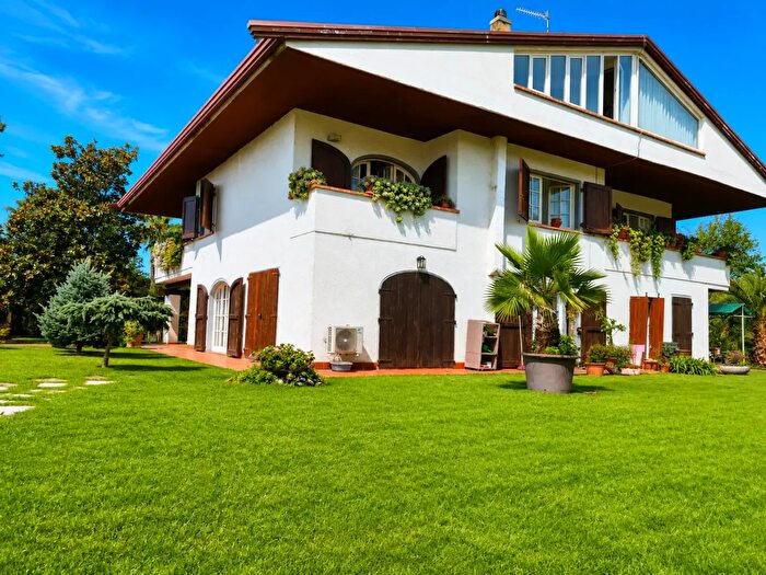 Casa con 9 locali in vendita in Via Silcia, Montignoso