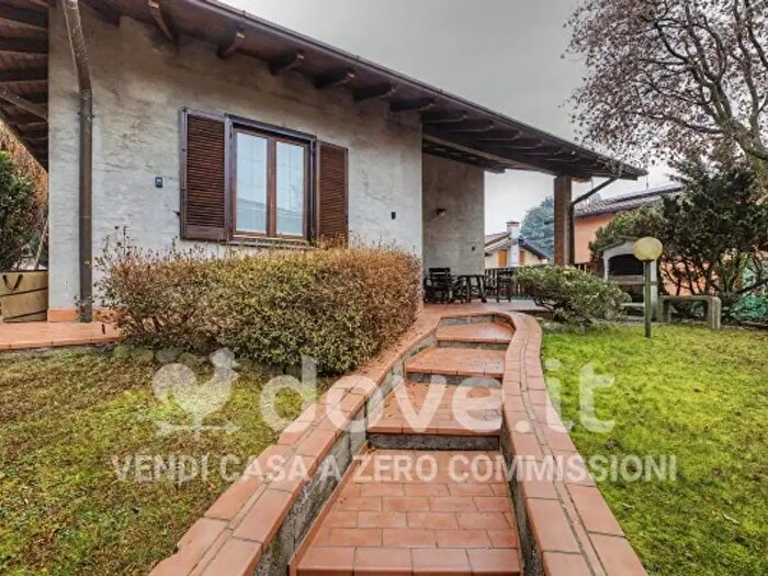 Casa con 6 locali in vendita in Via V Veneto, Arsago Seprio
