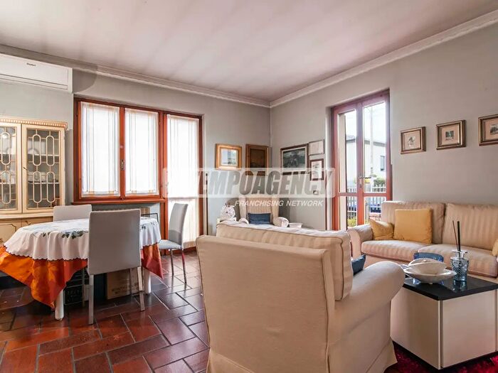 Casa trilocale in vendita in Via Risorgimento, Cislago