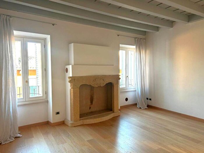 Appartamento con 5 locali in affitto in Piazza Duomo, Centro Storico, Verona