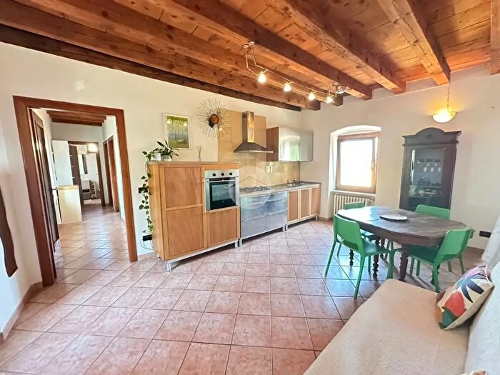 Appartamento trilocale in vendita in Via Vittorio Veneto, Cavaion Veronese