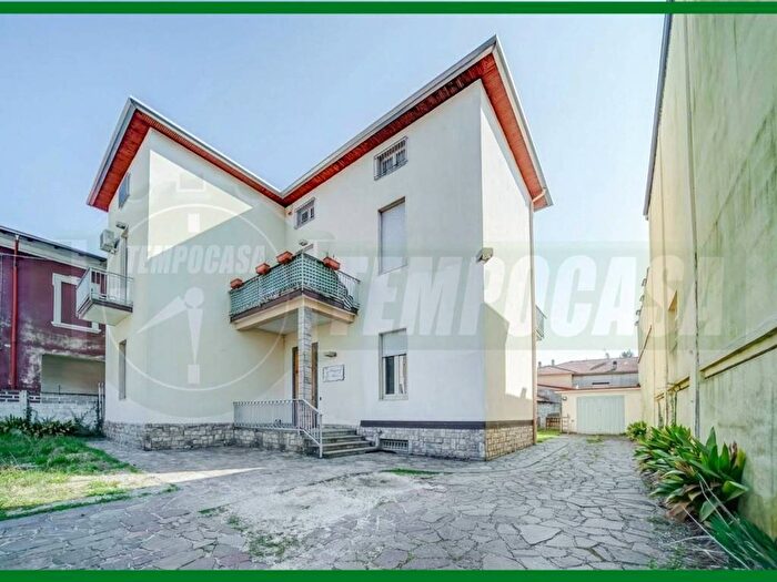 Casa con 6 locali in affitto in Via Giovanni Jacopo Rossi, Cascinetta, Gallarate