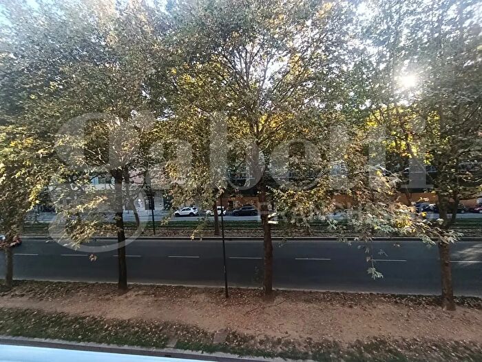 Appartamento trilocale in affitto in Viale Certosa, Milano