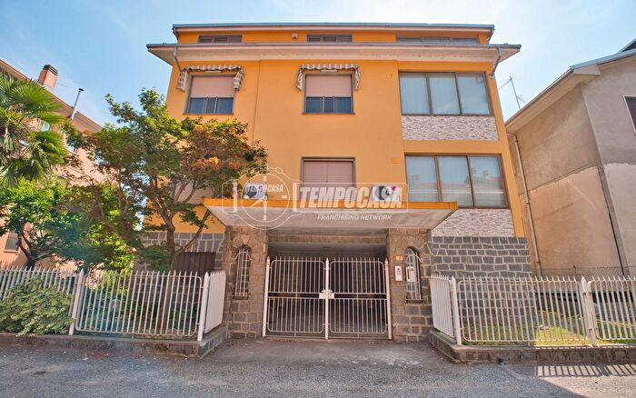 Appartamento con 8 locali in vendita in Novara