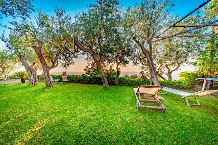 Casa con 6 locali in vendita in Massa Lubrense