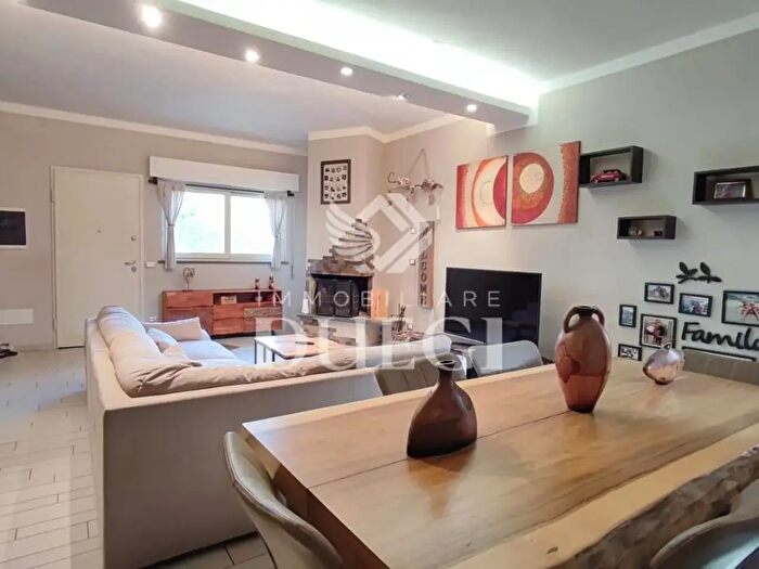 Appartamento con 6 locali in vendita in Viareggio