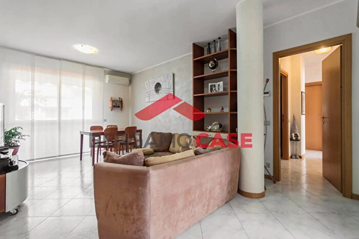 Appartamento quadrilocale in vendita in Via Marconi, Seriate